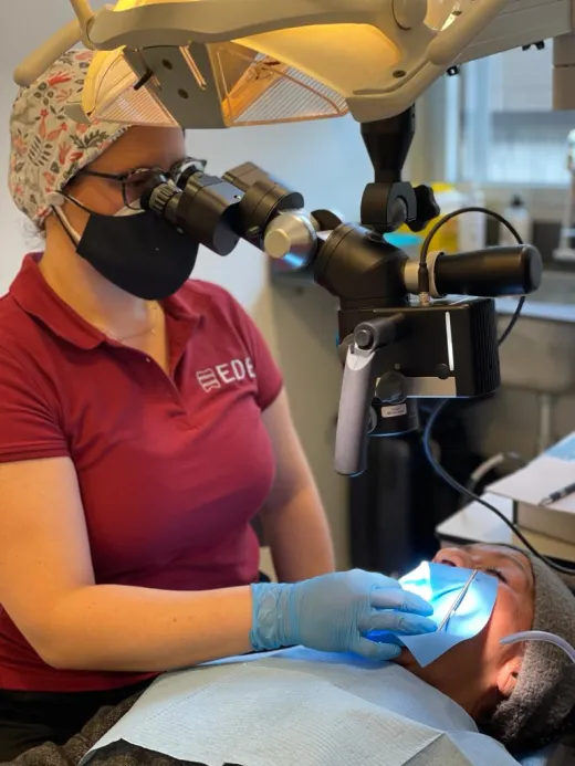 Experto en Endodoncia y Cirugía Apical