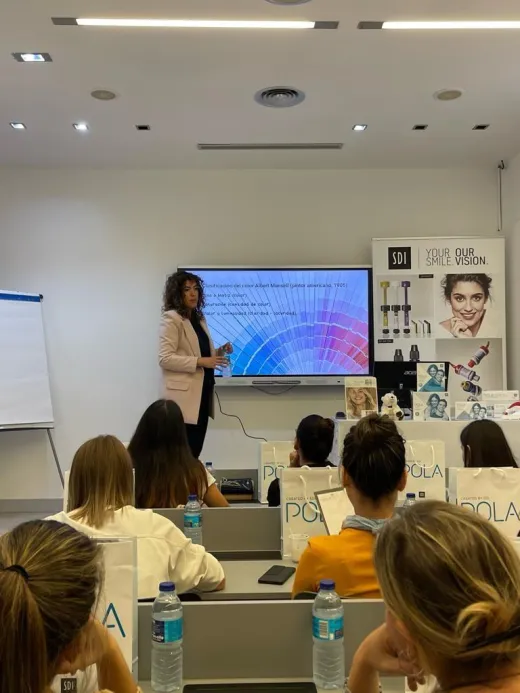 TOTAL BLEACH. ACLARAMIENTO DENTAL. TRABAJA EN EQUIPO.