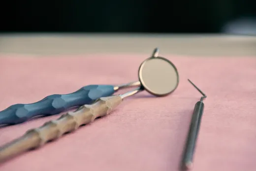 ENFERMEDADES PERIODONTALES Y PERIIMPLANTARIAS
