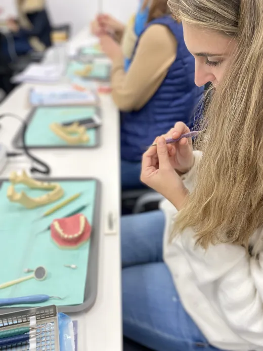 Curso intensivo en periodoncia para higienistas