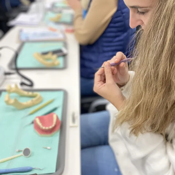 Curso intensivo en periodoncia para higienistas